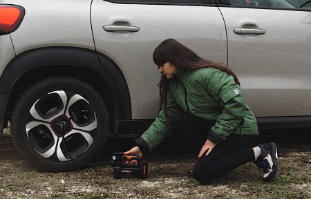 Насос с фонарем для автомобиля WORX WX092.9 аккумуляторный, 20V, 10 бар, Без аккумулятора и зарядного устройства