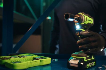 Набор бит, торцевых головок и адаптеров в кейсе Greenworks Арт. 2944207, 40 шт.