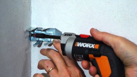 Отвертка WORX WX252 4V XTD аккумуляторная с ЗУ и набором бит (10шт)