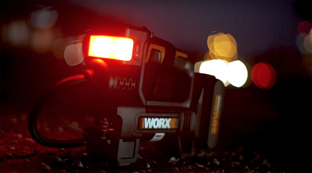 Насос с фонарем для автомобиля WORX WX092.9 аккумуляторный, 20V, 10 бар, Без аккумулятора и зарядного устройства